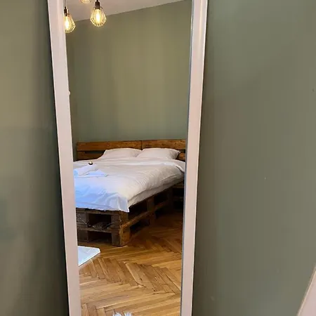 Under The Pine Apartment *