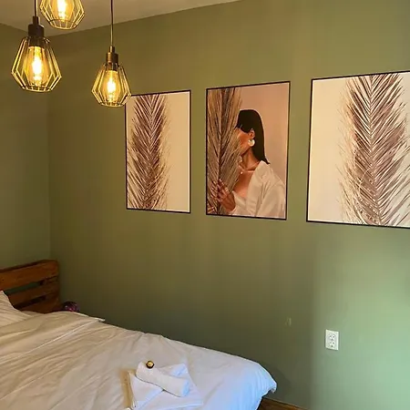 Under The Pine Apartment *