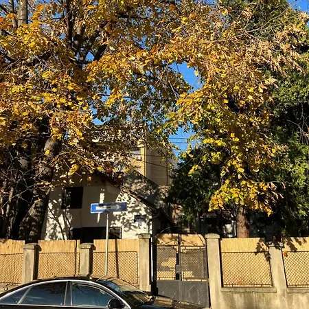 Under The Pine Апартаменты *