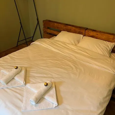 Under The Pine Apartamento