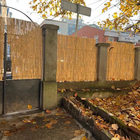 Under The Pine Apartment Belgrad