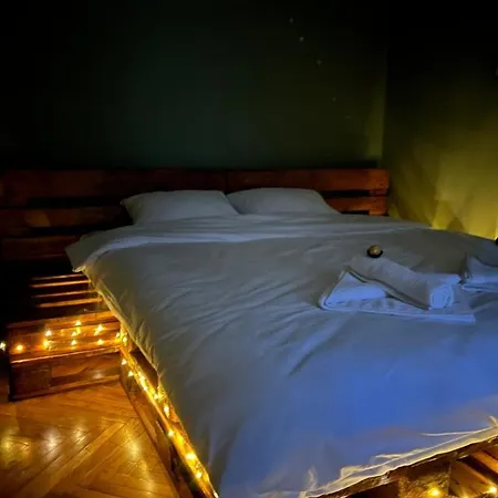 Under The Pine Apartment Belgrad