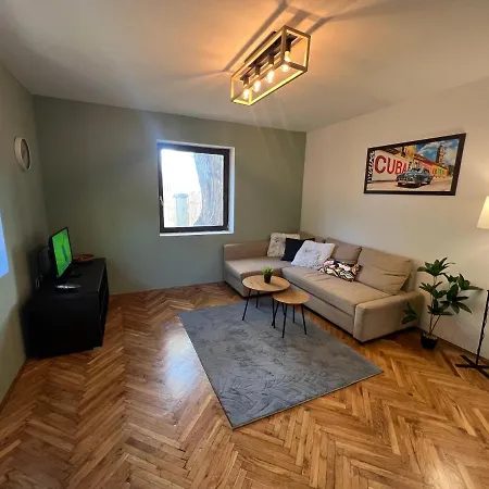 Apartment Under The Pine *