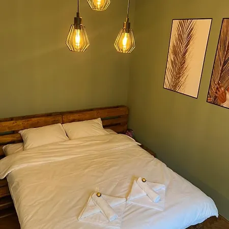 Under The Pine * Belgrad