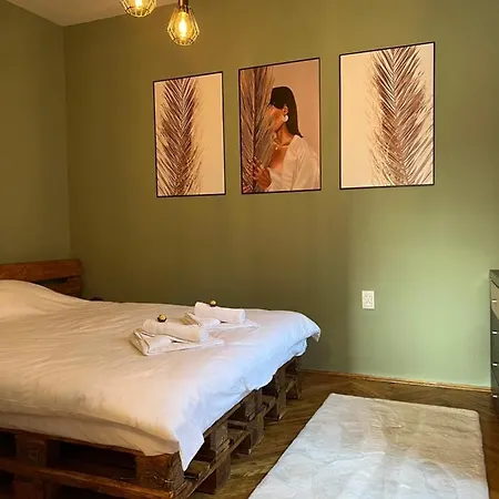 Under The Pine Apartment